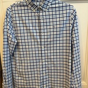 Vineyard Vines Boys on The Go Performance style button down. Size L